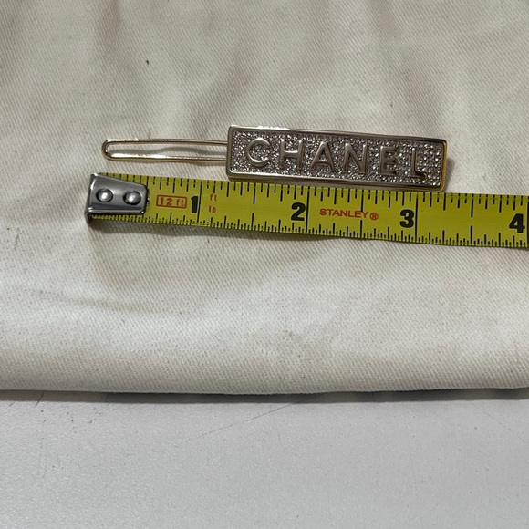 CHANEL Metallic Rectangular Hair Clip - Picture 3 of 5